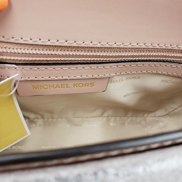*SOLD*Michael Kors💝Pink💝Leather Crossbody Bag - Picture 5 of 8